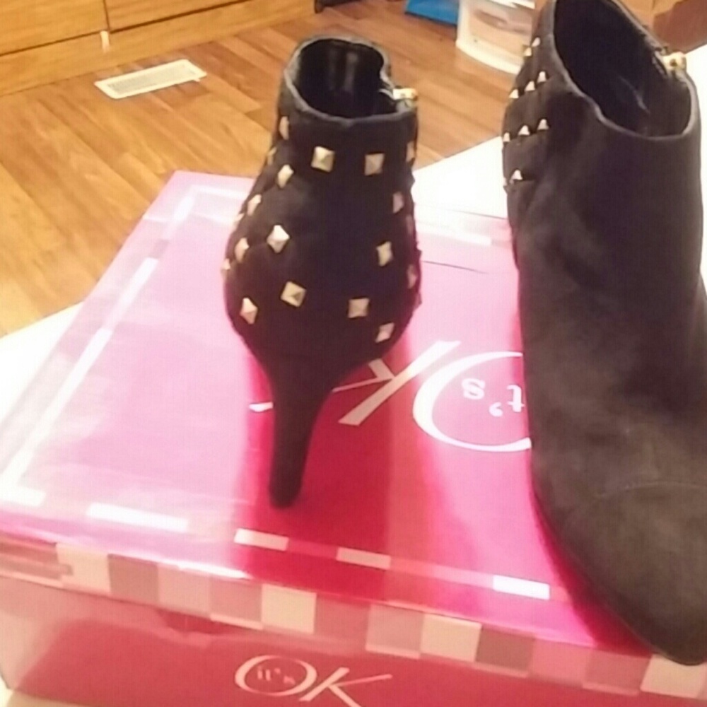 Heels - Picture 2 of 2